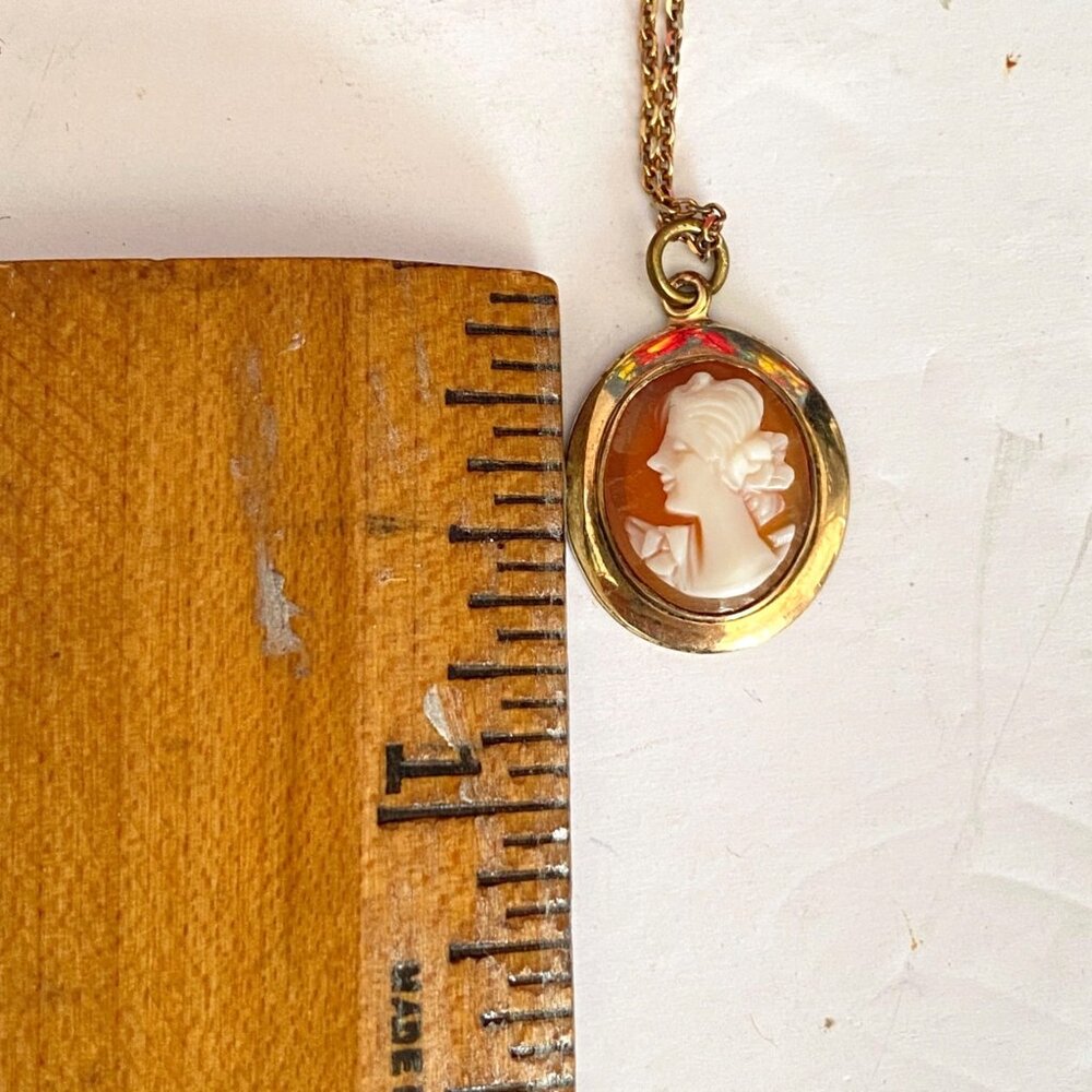 Antique Shell Cameo Rolled Yellow Gold Pendant 18in Gold Plated Sterling Chain - Picture 6 of 8